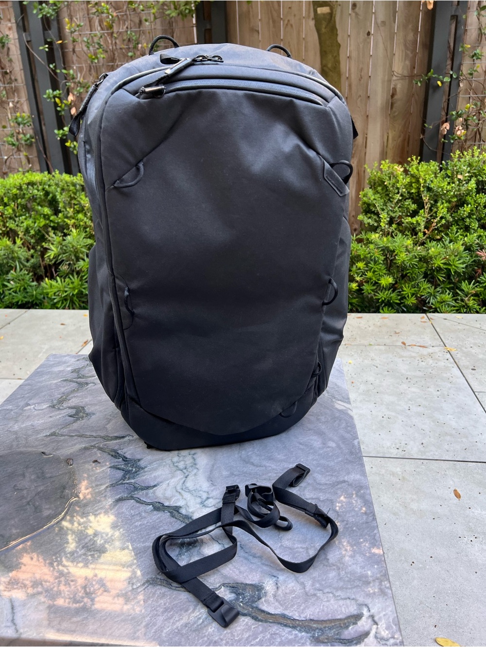 Peak Design 45L large black backpack with rain cover - Picture 11 of 14
